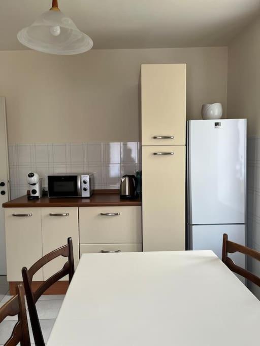Gabbinoholidayhome Appartamento In Suggestiva Corte コモ エクステリア 写真
